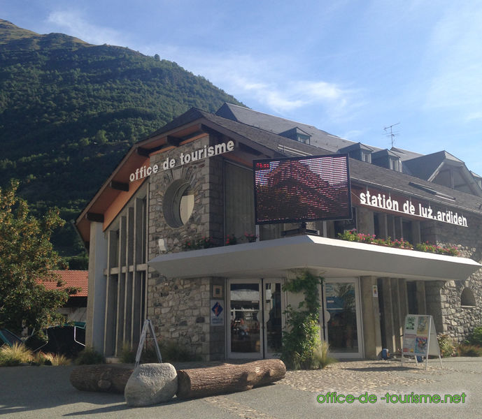 photo de l'enseigne photo de l'office de tourisme de Luz-Saint-Sauveur dans les Hautes-Pyrénées.