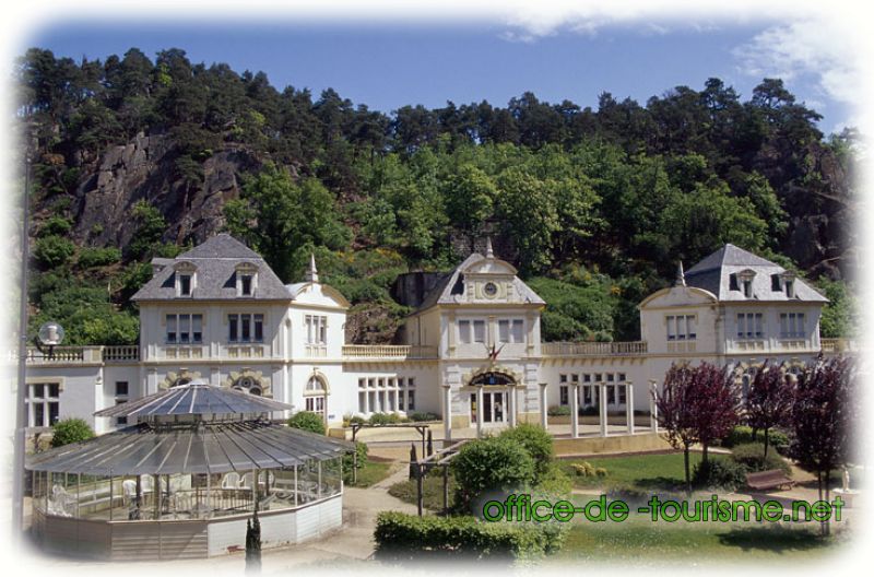 photo de l'enseigne photo de l'office de tourisme de Saint-Nectaire dans le Puy-de-Dôme.