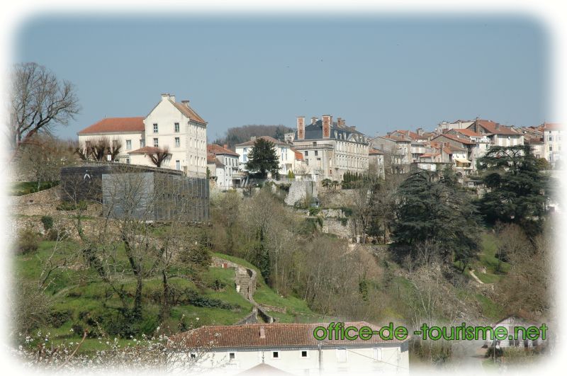 photo de l'enseigne photo de l'office de tourisme de Nontron en Dordogne.
