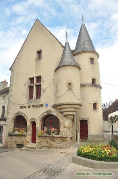 photo de l'enseigne photo de l'office de tourisme d'Arnay-le-Duc en Côte-d'or.
