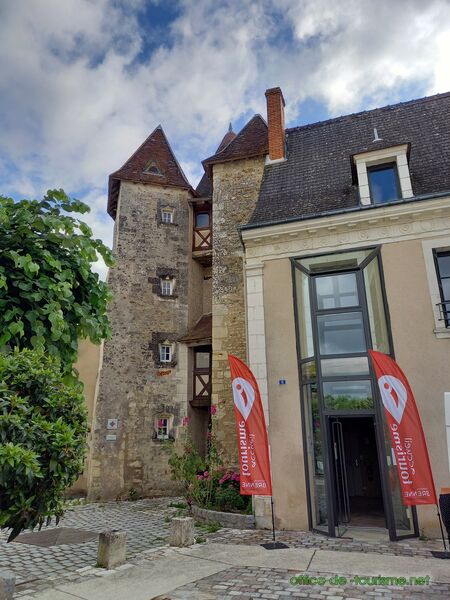 photo de l'enseigne photo de l'office de tourisme de Mézières-en-Brenne dans l'Indre.