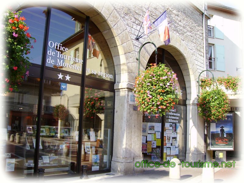 photo de l'enseigne photo de l'office de tourisme de Morestel dans l'Isère.