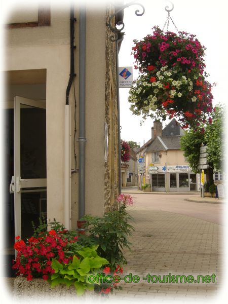 photo de l'enseigne photo de l'office de tourisme de Lanouaille en Dordogne.