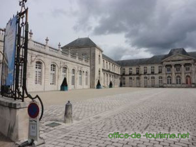 photo de l'enseigne photo de l'office de tourisme de Commercy en Meuse.