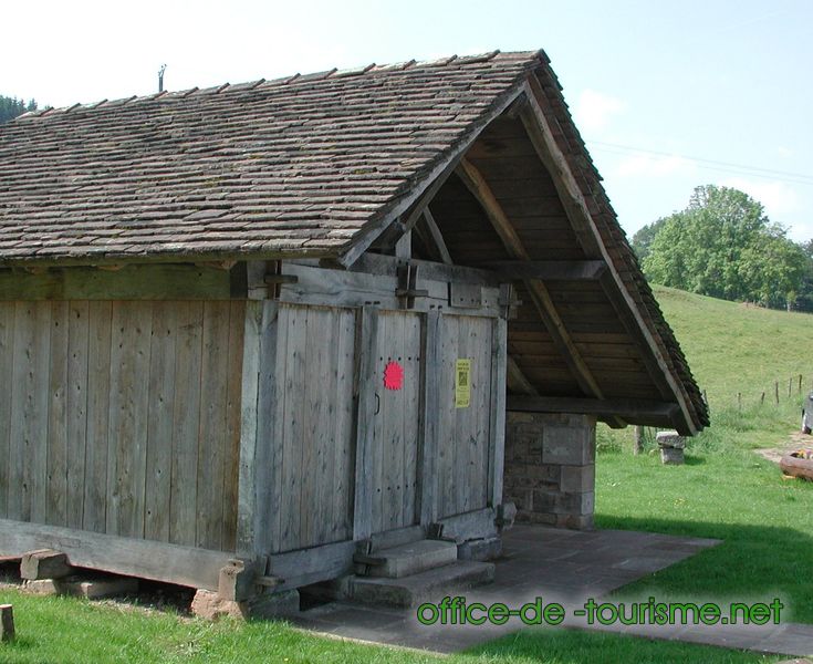 photo de l'enseigne photo de l'office de tourisme de Girmont-Val-d'Ajol dans les Vosges.