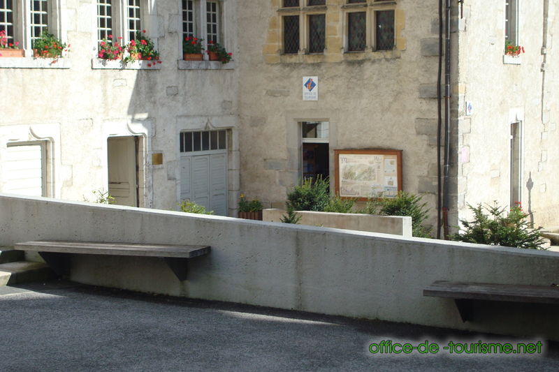 photo de l'enseigne photo de l'office de tourisme de Montbenoît dans le Doubs.