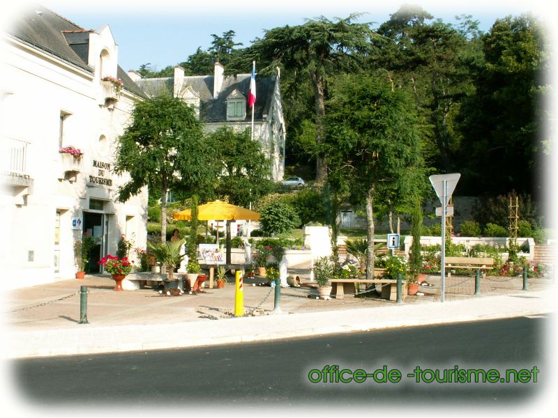 photo de l'enseigne photo de l'office de tourisme de Gennes-Val-de-Loire dans le Maine-et-Loire.