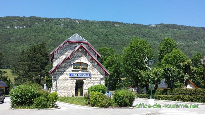 photo de l'enseigne photo de l'office de tourisme de Lans-en-Vercors dans l'Isère.