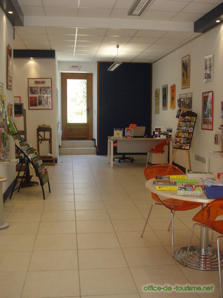 photo de l'enseigne photo de l'office de tourisme de Puymirol dans le Lot-et-Garonne.