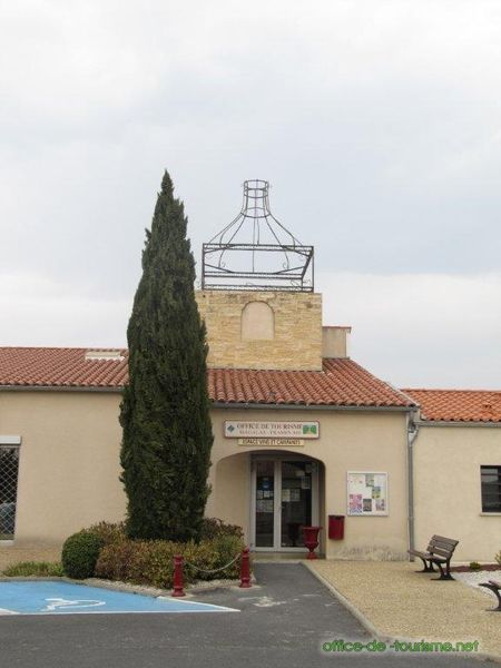 photo de l'enseigne photo de l'office de tourisme de Magalas dans l'Hérault.