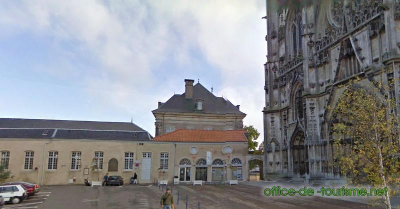 photo de l'enseigne photo de l'office de tourisme de Toul en Meurthe-et-Moselle.