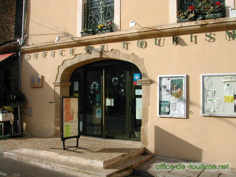 photo de l'enseigne photo de l'office de tourisme de Rognes dans les Bouches du Rhône.
