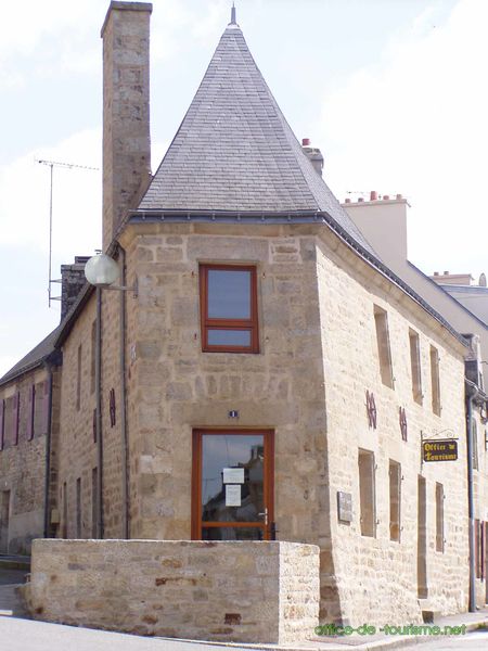photo de l'enseigne photo de l'office de tourisme de Guémené-sur-Scorff dans le Morbihan.