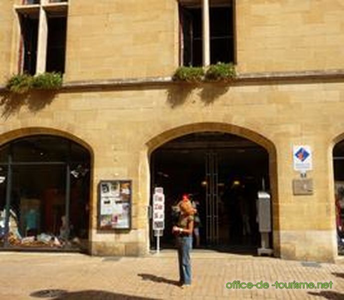 photo de l'enseigne photo de l'office de tourisme de Sarlat-la-Canéda en Dordogne.