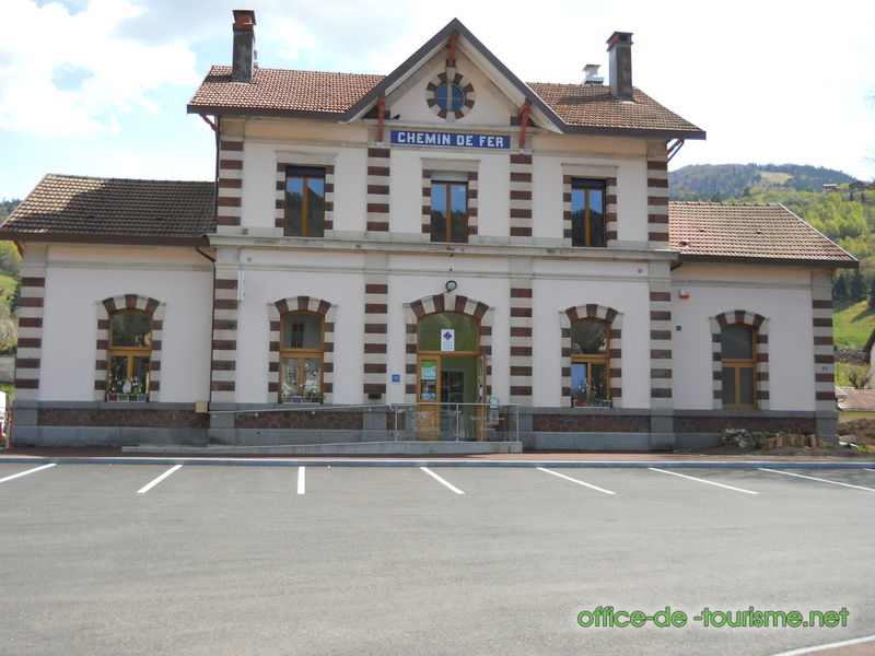 photo de l'enseigne photo de l'office de tourisme de Bussang dans les Vosges.