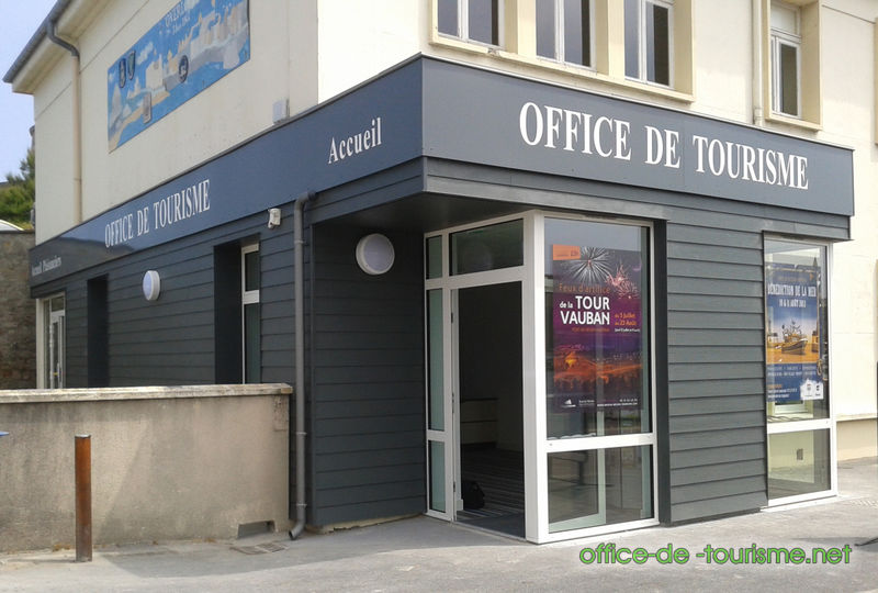 photo de l'enseigne photo de l'office de tourisme de Port-en-Bessin-Huppain dans le Calvados.