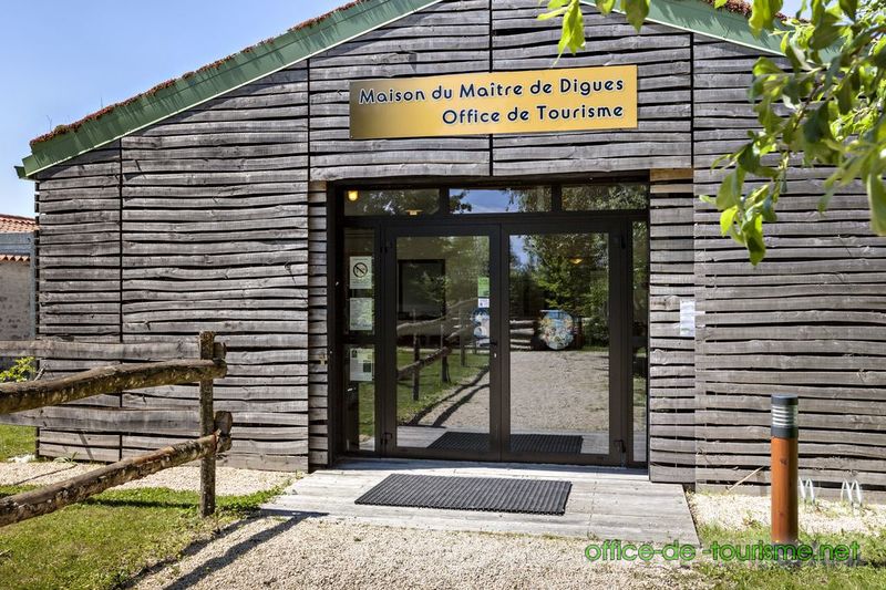 photo de l'enseigne photo de l'office de tourisme de Chaillé-les-Marais en Vendée.