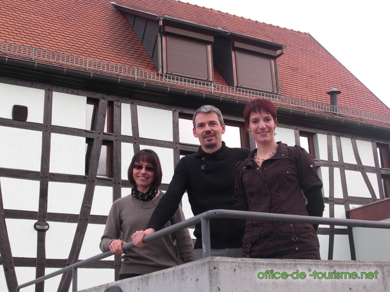 photo de l'équipe photo de l'équipe de l'office de tourisme de Village-Neuf dans le Haut-Rhin.